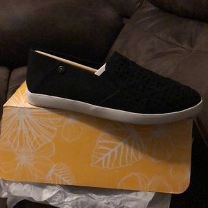 Yellow box Omlee Flats